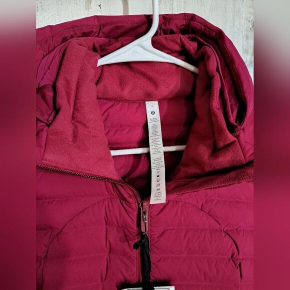 Lululemon Pack It Down Puffer Jacket in Pomegranate with carry bag - Picture 14 of 16